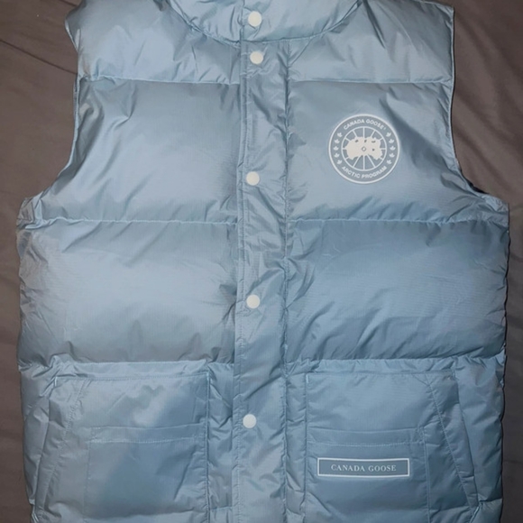 Canada Goose Sleeveless jacket - Picture 1 of 7